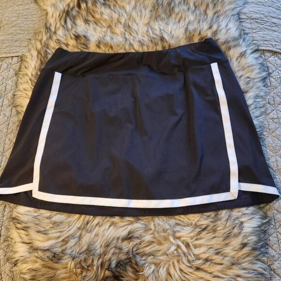 Black and white skort - Picture 1 of 4